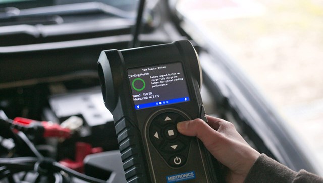 Geef de kou geen kans – check je batterij bij Garage Borremans.